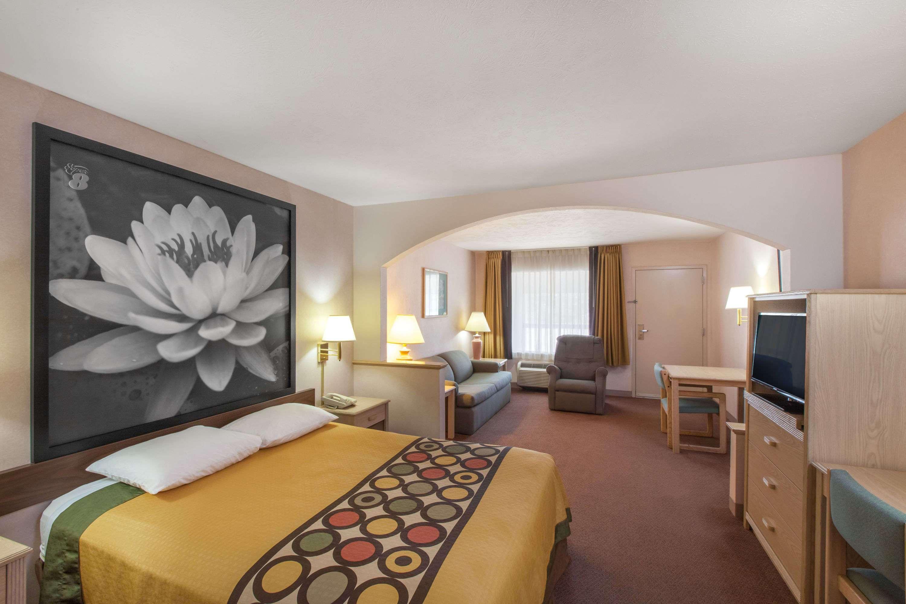 Super 8 By Wyndham Tx Hotel