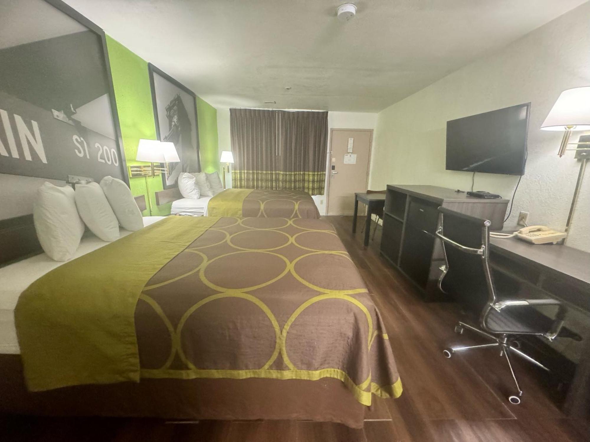 Super 8 By Wyndham Tx 2*