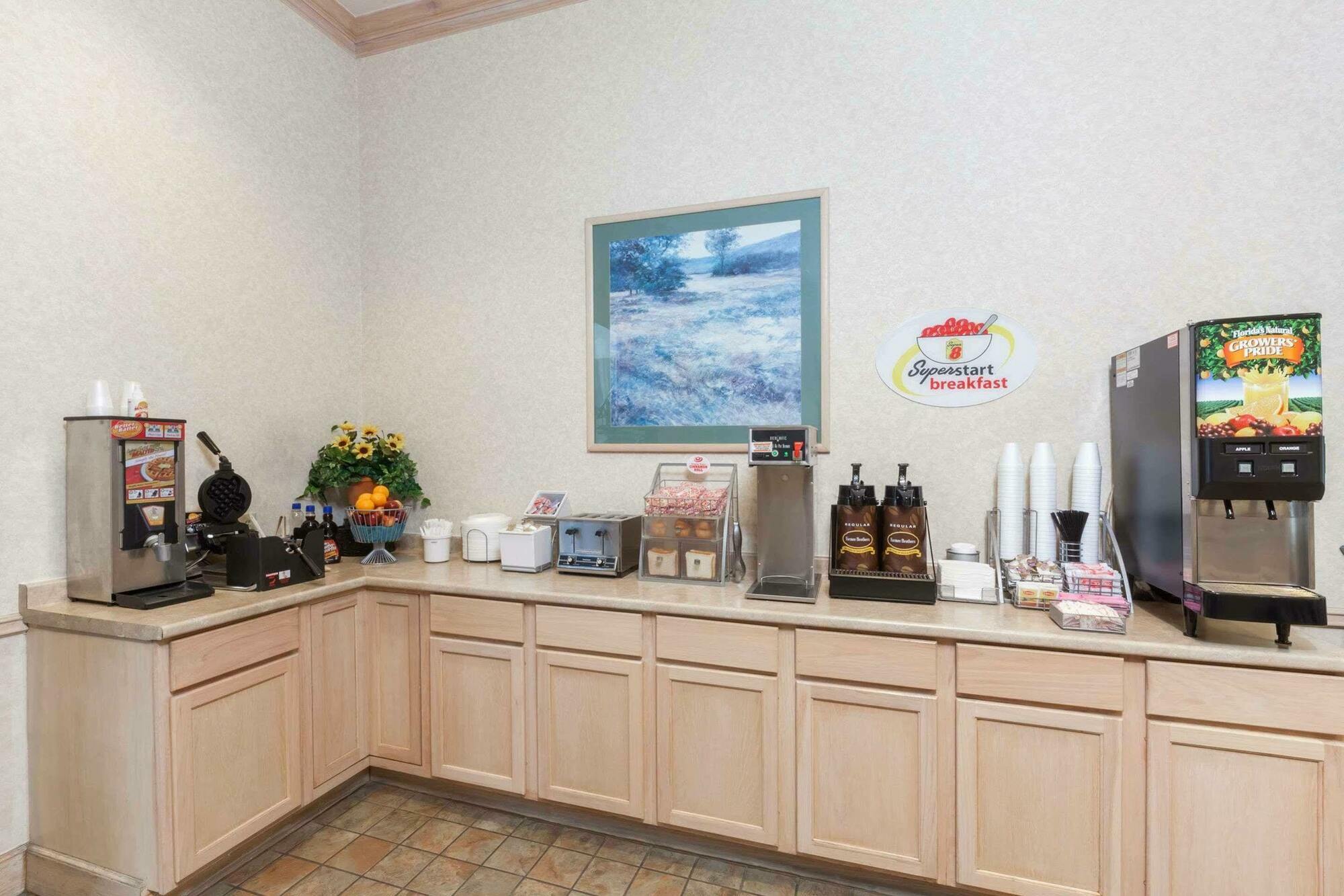 Super 8 By Wyndham Tx Hotel