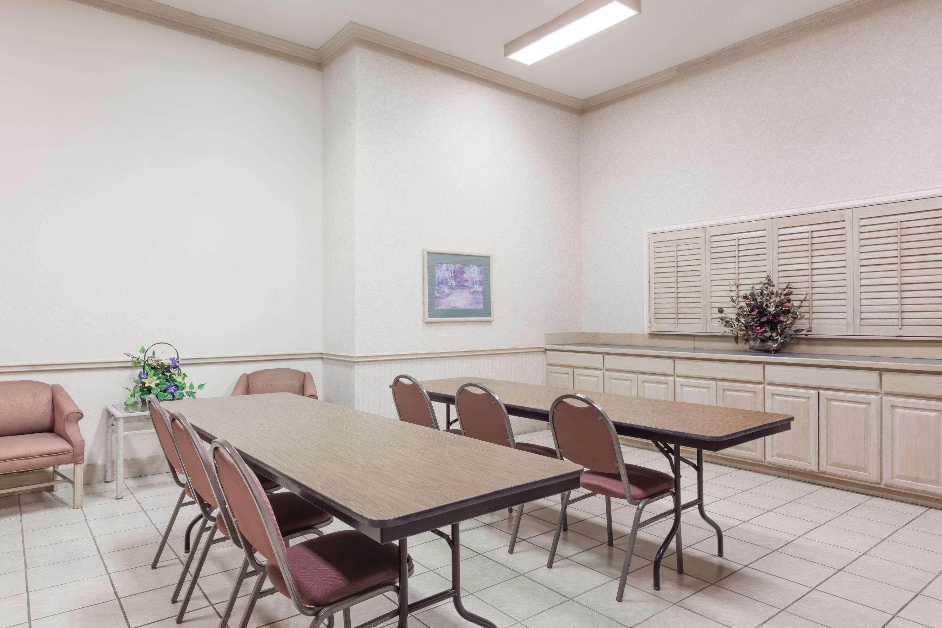 Super 8 By Wyndham Tx Hotel 2*